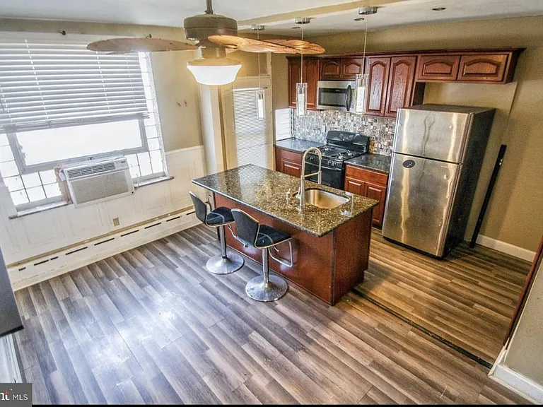 6323 Chester Ave — Photo 3