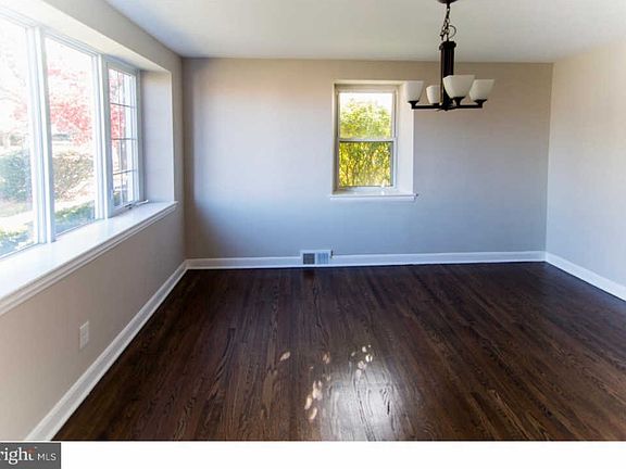 3rd image of 924 Penn Ave
