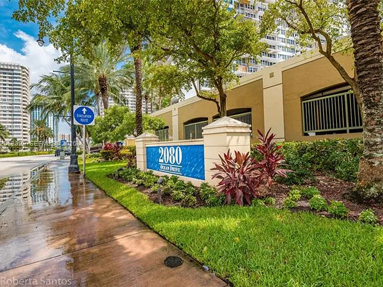 2080 S Ocean Dr #CU-804 — Photo 2