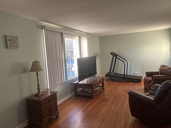 2nd image of 511 Woodbury Dr