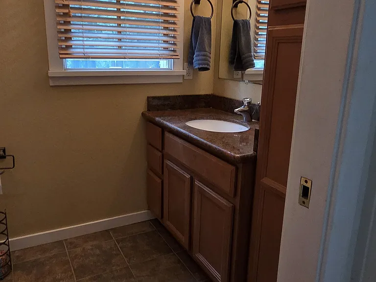 Crest Dr — Photo 4