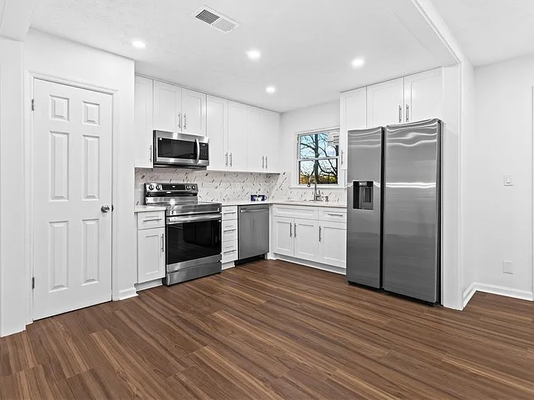 2304 S Hairston Rd — Photo 5
