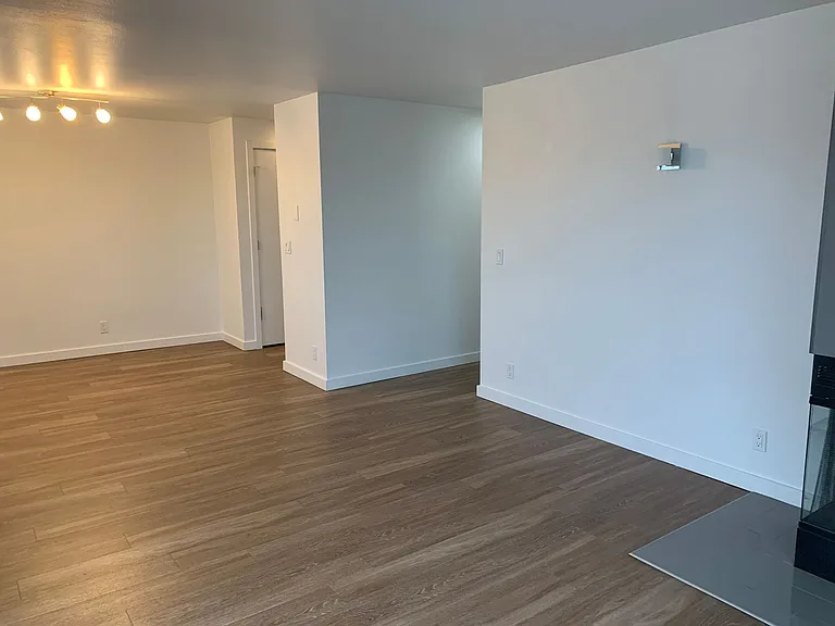 1233 Taylor Ave N — Photo 7
