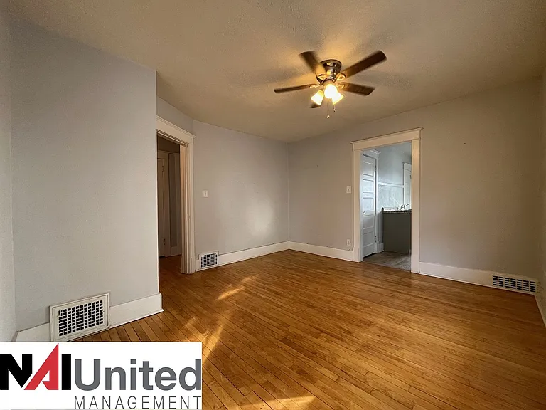 2630 Douglas St — Photo 6