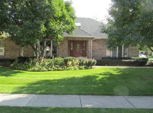 33 Founders Pointe N, Bloomingdale, IL 60108