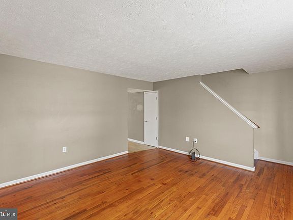 4th image of 301 Buckingham Dr