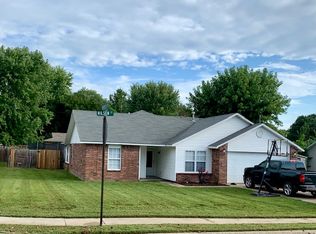 106 E Wilson St, Farmington, AR 72730