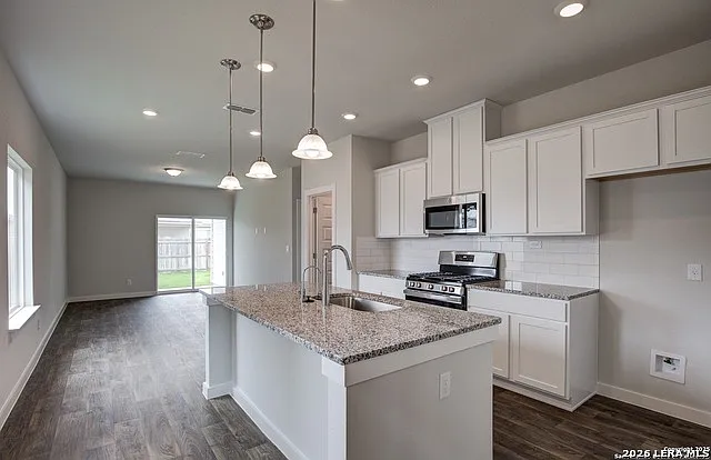 3 bed, 2.0 bath, 1334 sqft, $1,750 — Photo 2