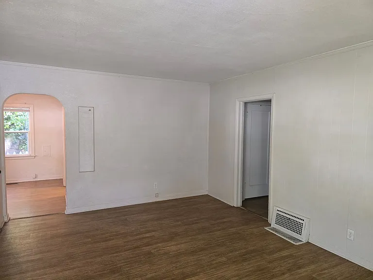 485 E 1st Ave — Photo 5