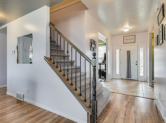 3rd image of 1728 W Grays Pl