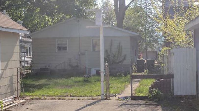 2nd image of 1917 Prospect St
