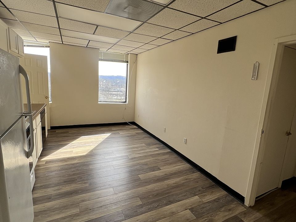 1st image of 915 Main St #304