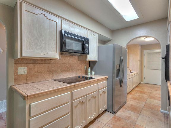 4th image of 117 E La Soledad