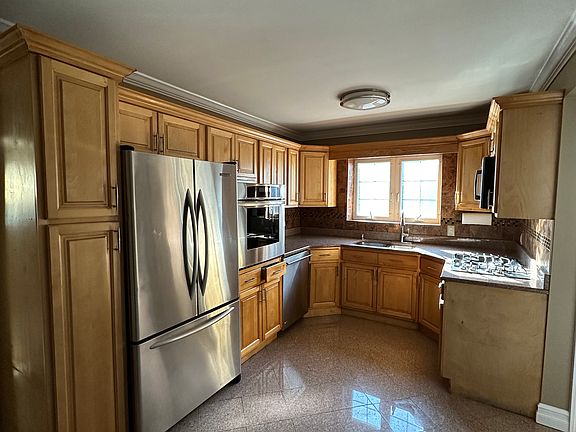3rd image of 1711 Undercliff Ave Floor 2