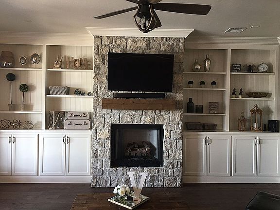 Built in bookshelves 