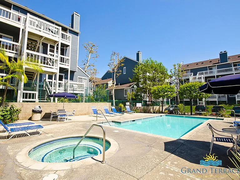 The Grand Terrace Apartments — Photo 22