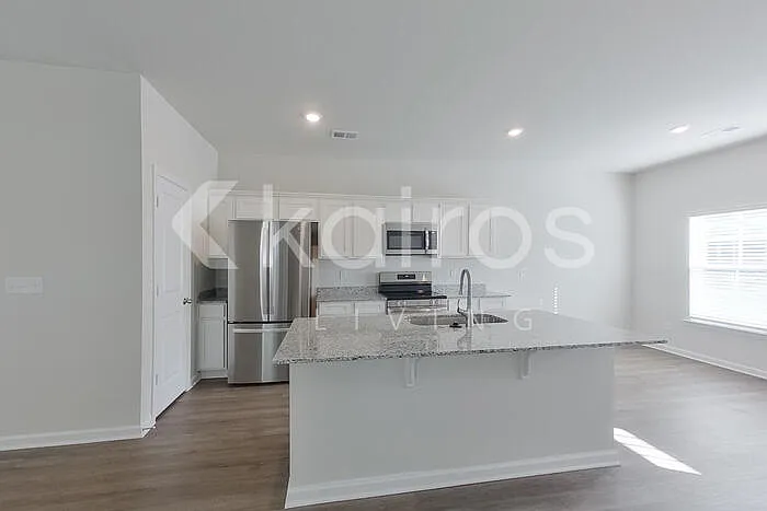 2541 Banyan Cir — Photo 8