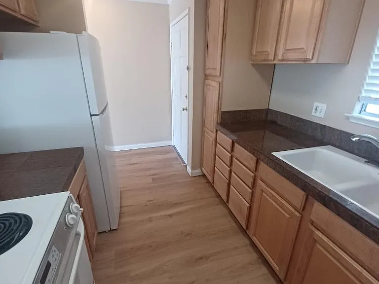 1731 Ellis St #24 — Photo 6