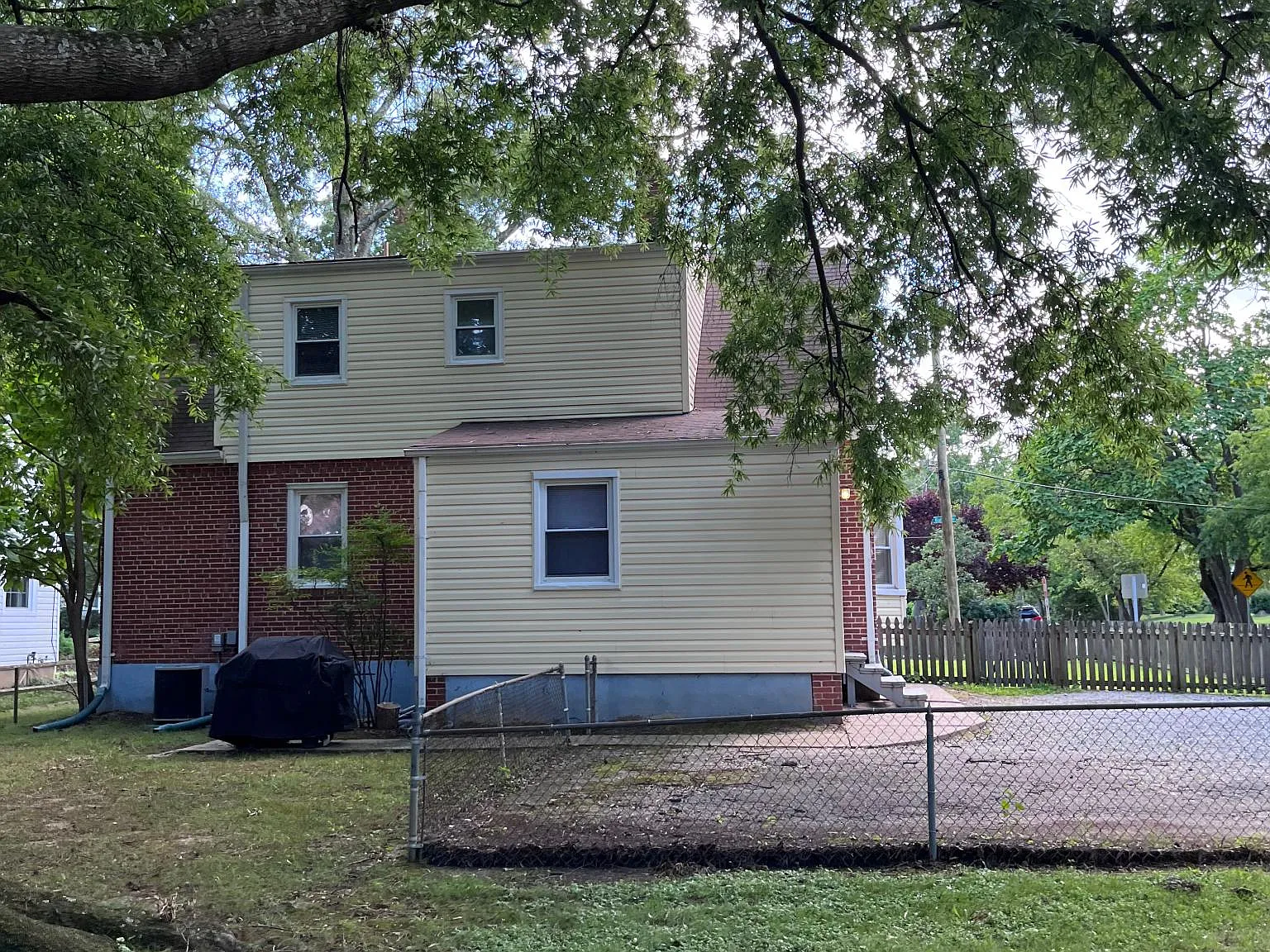 8 bed, 1448 sqft, $5,830 — Photo 3