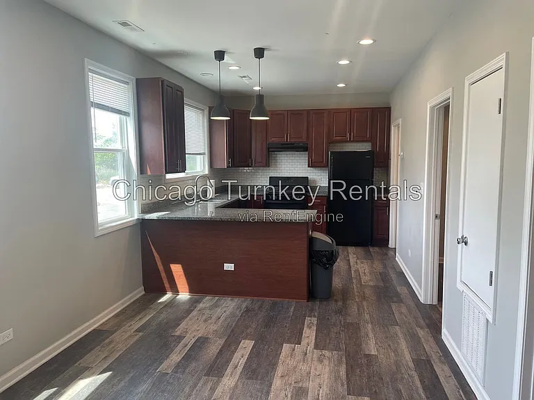 1935 S Jefferson St #2R — Photo 9