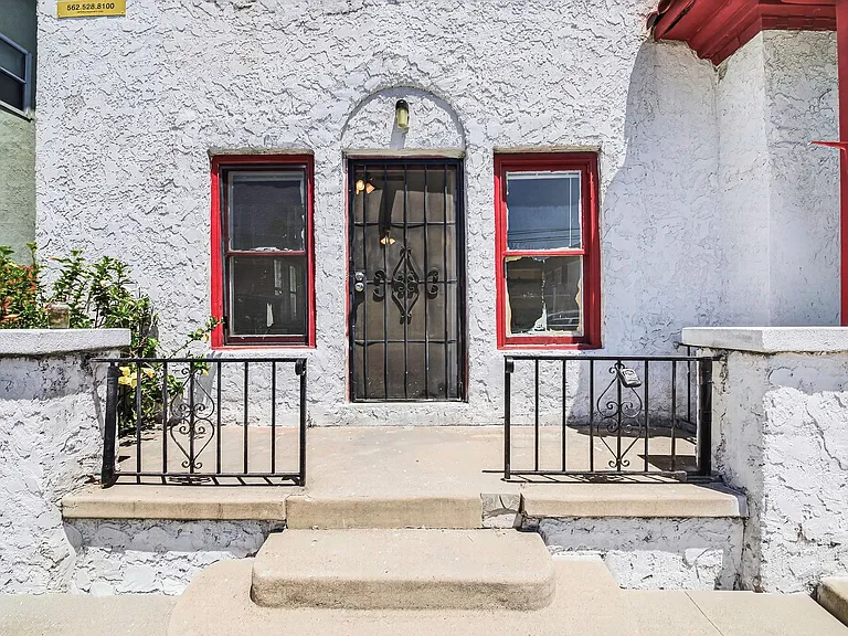 1045 E 4th Street — Photo 38