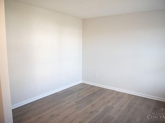 3rd image of 100 River Heights Dr