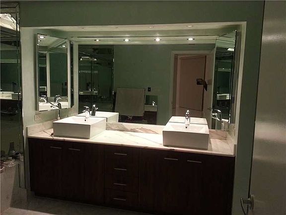 5th image of 20191 E Country Club Dr APT 2204