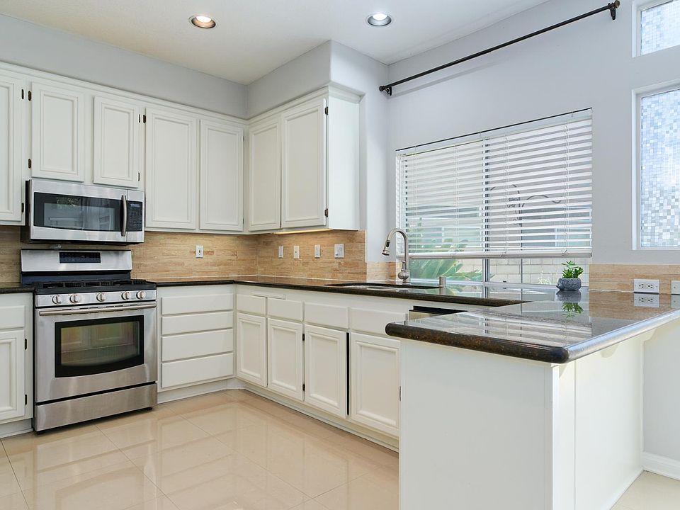 1st image of 369 Saint Thomas Dr