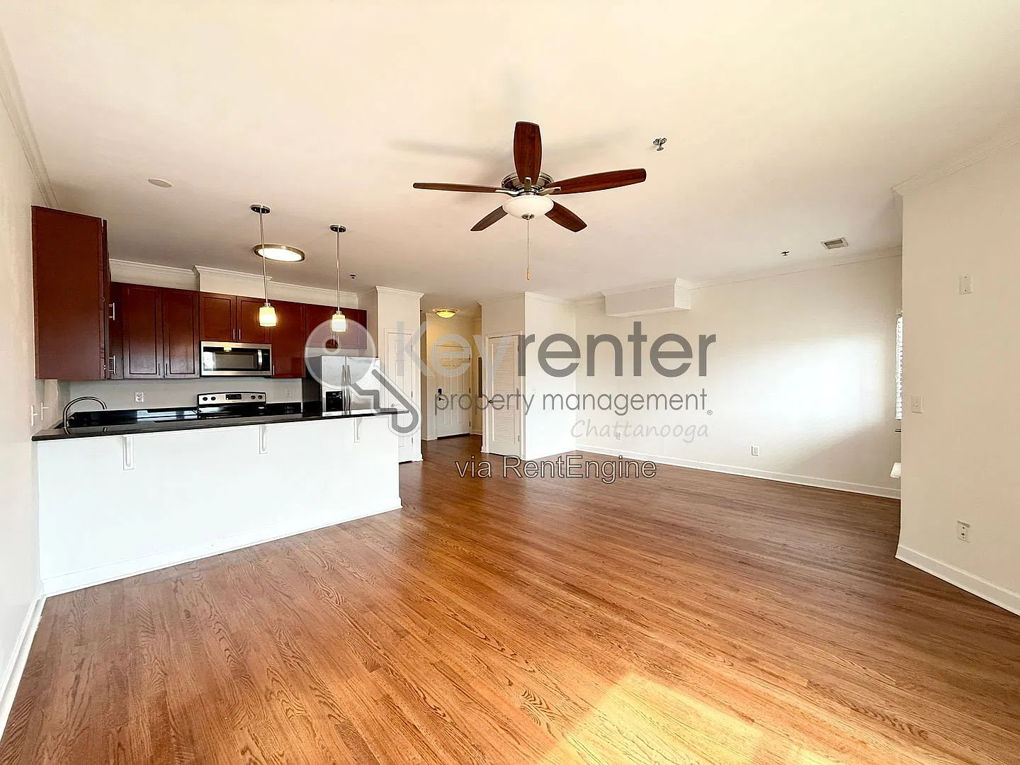 3 bed, 2.0 bath, 1900 sqft, $3,000 — Photo 2