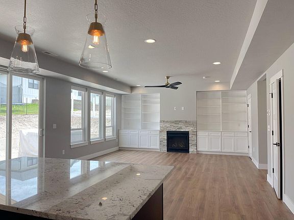 2nd image of 2555 Drake Ln