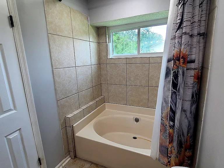 121 Foxwood Cir — Photo 24