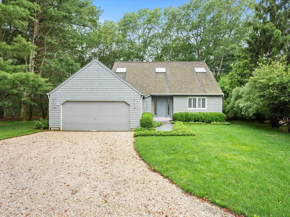 44 Huckleberry Lane, East Hampton, NY 11937