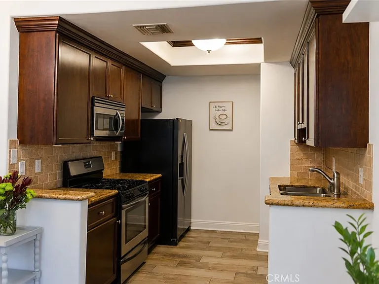 4128 Whitsett Ave #101 — Photo 6