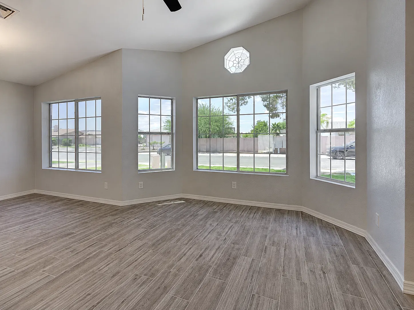 4 bed, 2047 sqft, $2,895 — Photo 4