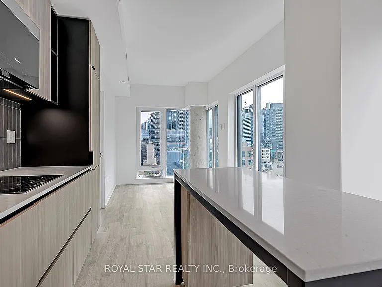2 Augusta Ave #Penthouse 04 — Photo 17