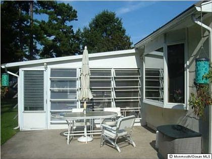 3rd image of 25 Edgewater Dr