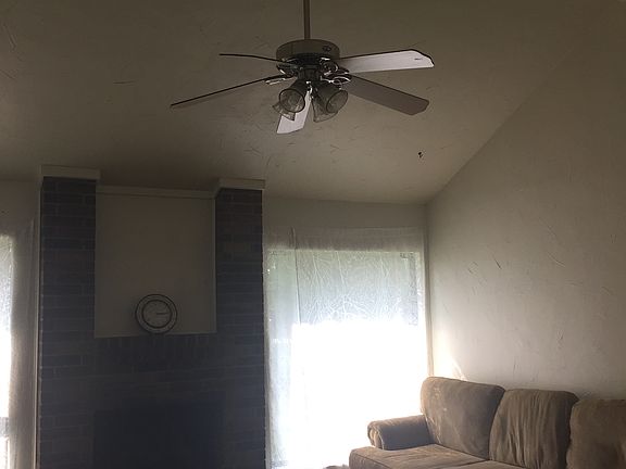 Living room-vaulted ceiling