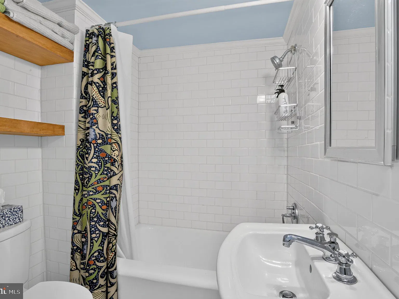 3 bed, 2.0 bath, 1560 sqft, $3,195 — Photo 2
