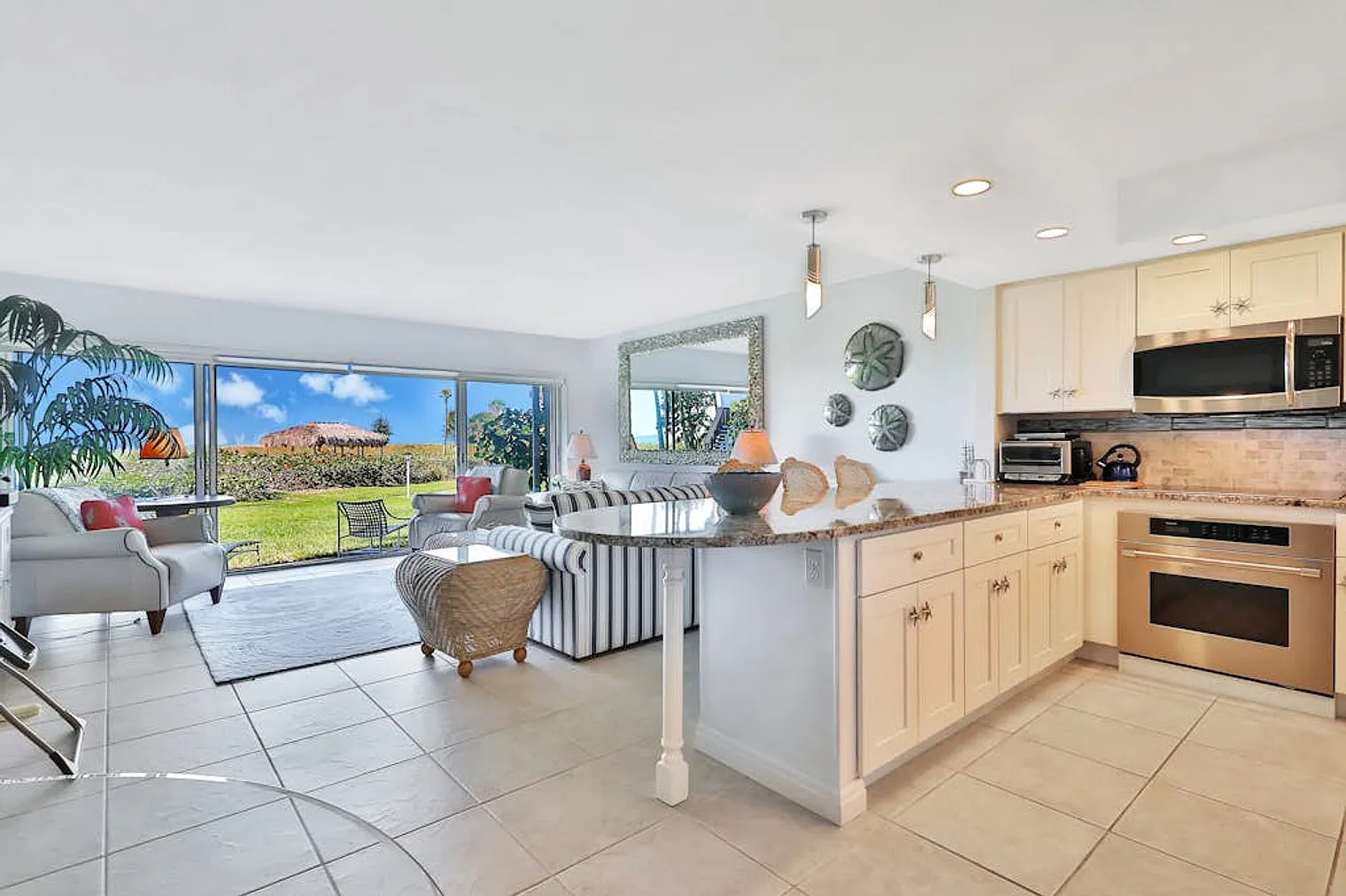 1 bed, 2.0 bath, 1076 sqft, $5,886 — Photo 4