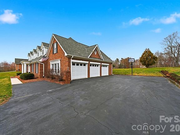 2nd image of 8 Morningside Dr