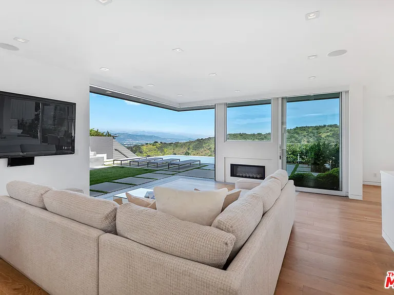 3642 Beverly Ridge Dr — Photo 18