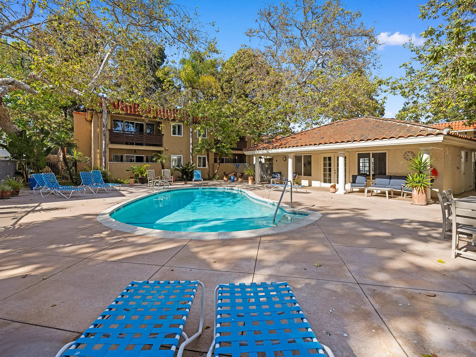 Los Patos Apartments — Photo 3