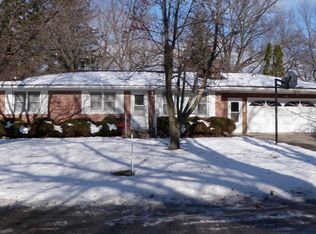 512 10th St SW, Independence, IA 50644