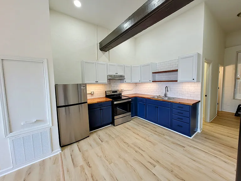 828 Campbell St — Photo 10