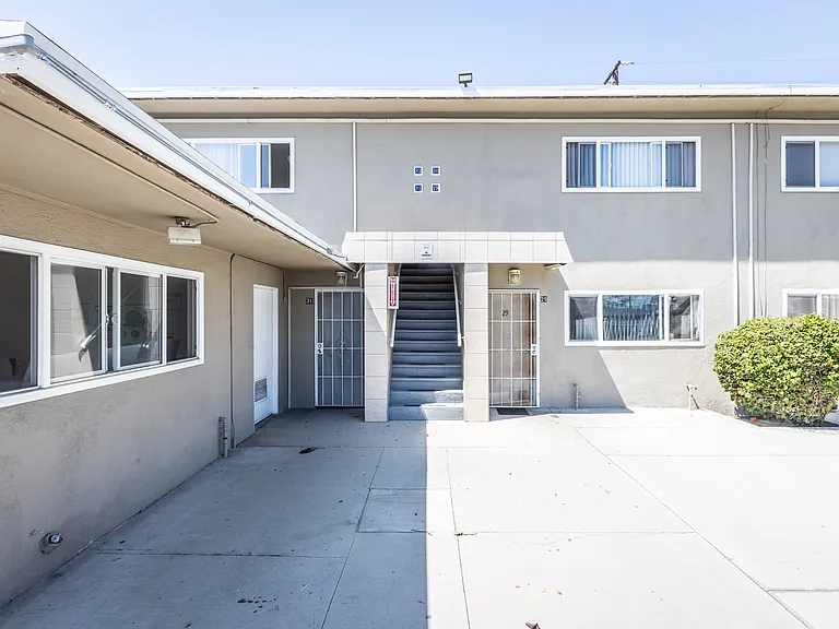 15741 Blaine Ave — Photo 19