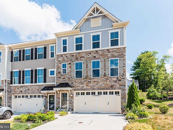 2nd image of 1273 Colonnade Ln