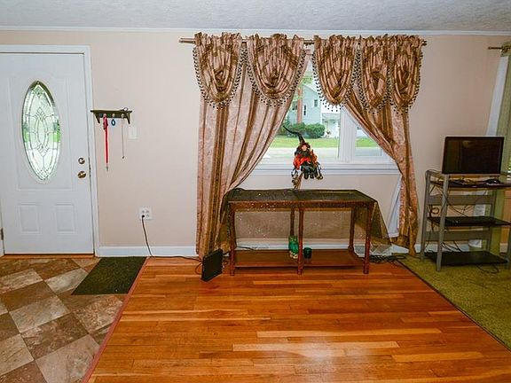 2nd image of 6125 Emery Cir