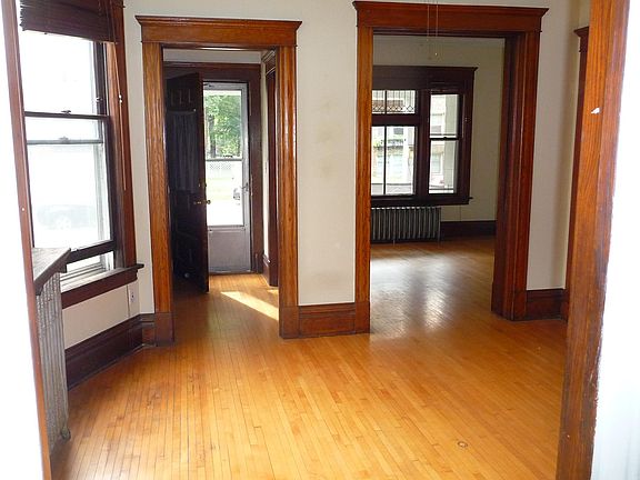 4th image of 2617 Fremont Ave S