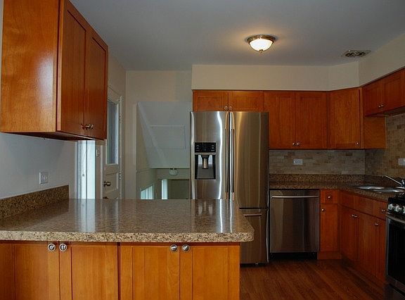 4th image of 540 Arlington St