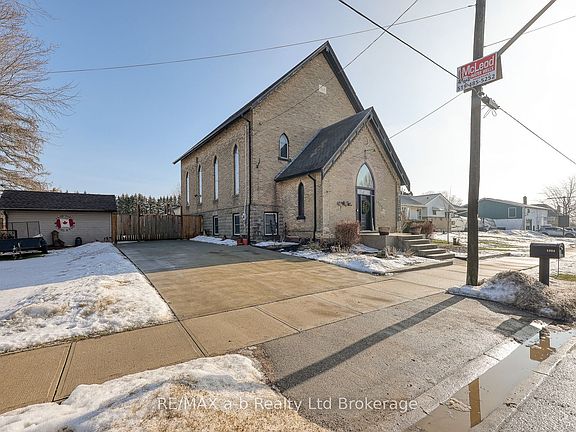 3rd image of 5924 Putnam Rd